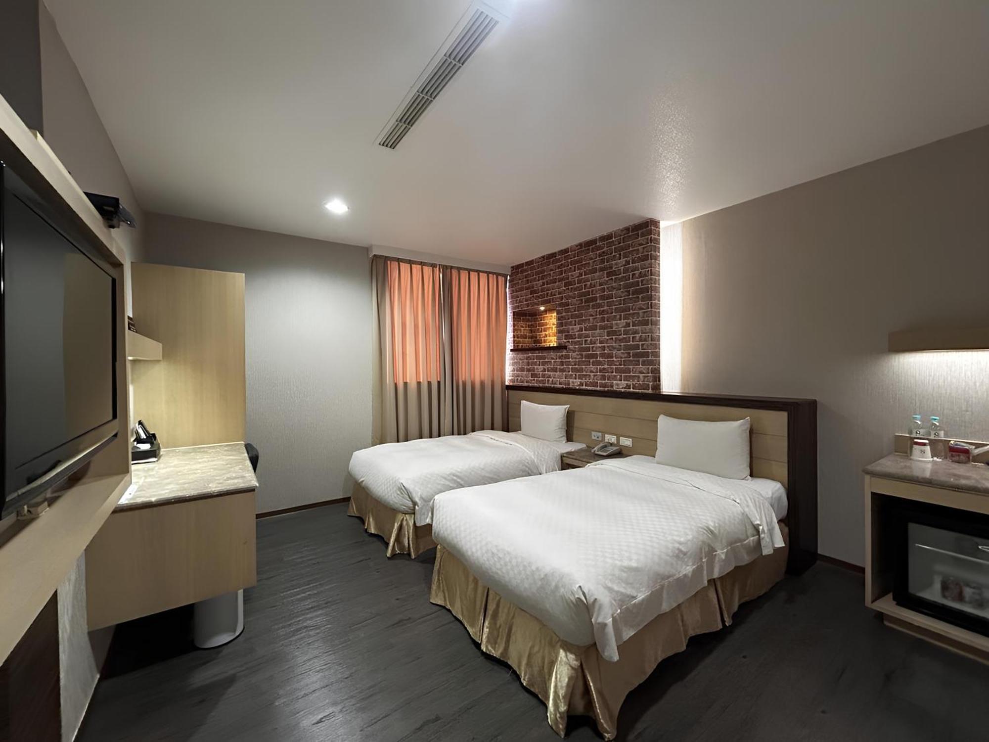 Hua Xiang Hotel -Zouying Kaohsiung Buitenkant foto