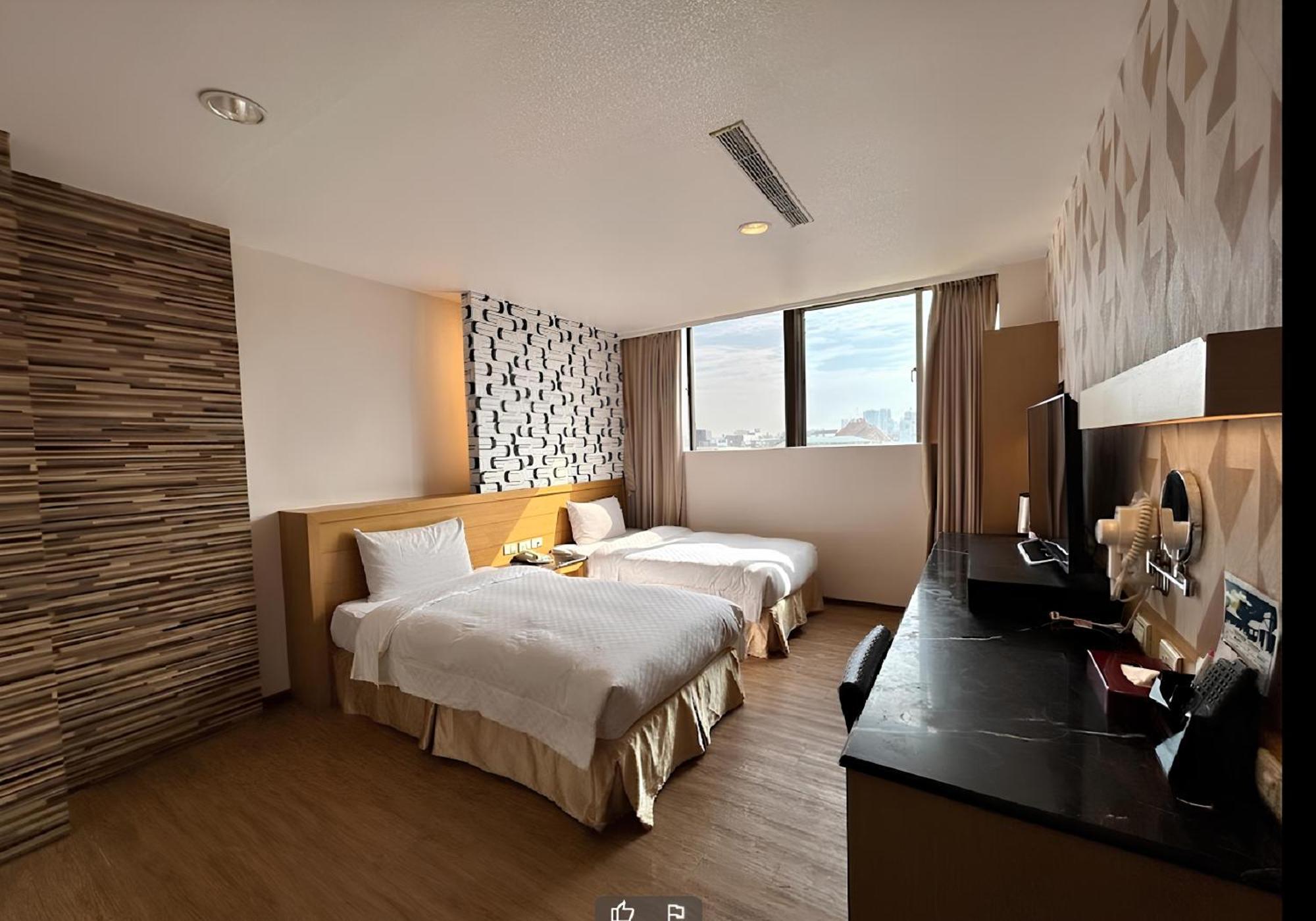 Hua Xiang Hotel -Zouying Kaohsiung Buitenkant foto